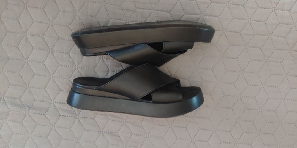 Шлепанцы кожаные