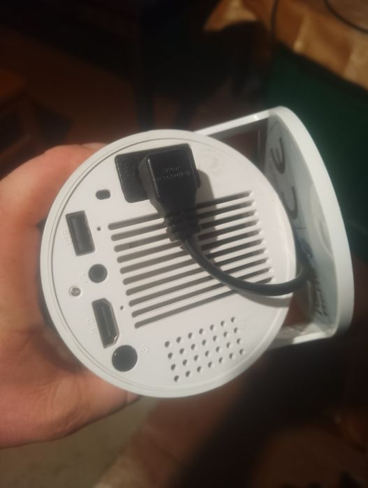 Продам проектор новий