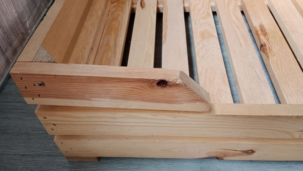 Drewniane legowisko dla psa