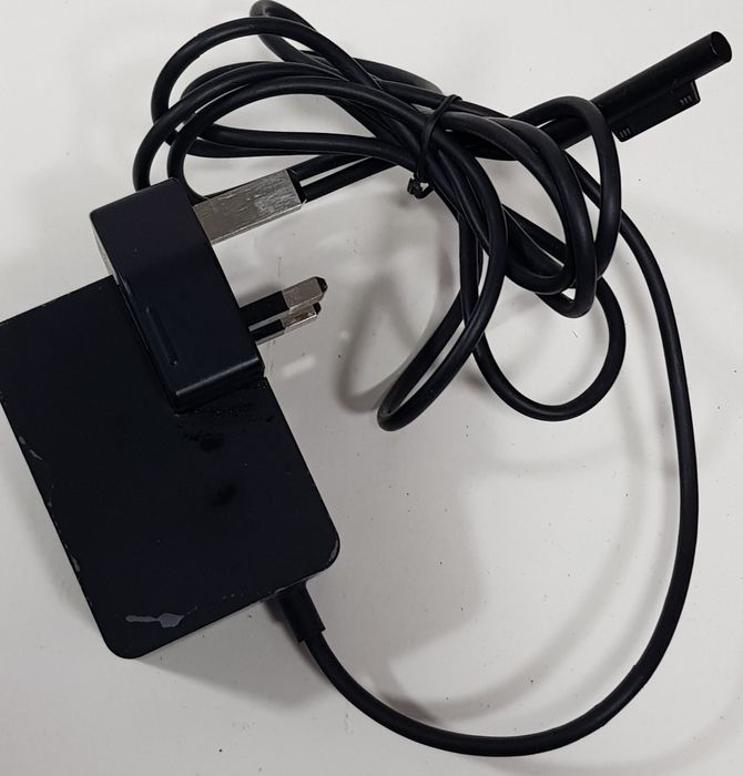 Блок питания Microsoft 1736 "24w 15v 1.6a surface pro