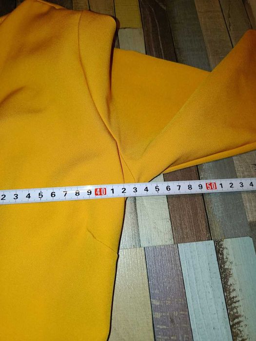 Sukienka z długim tyłem, krótkim przodem