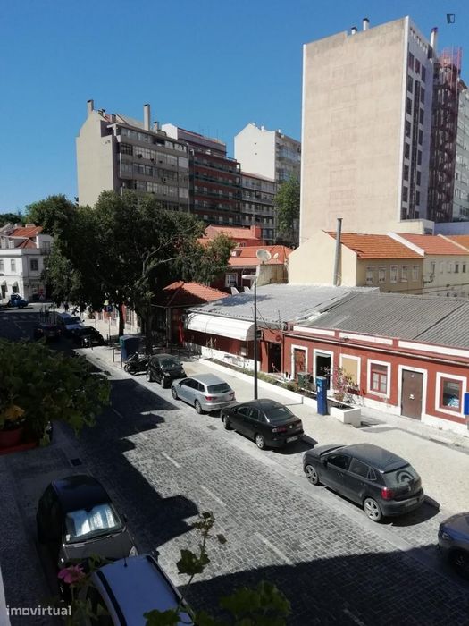 Quarto - localizado em Amoreiras Lisbon