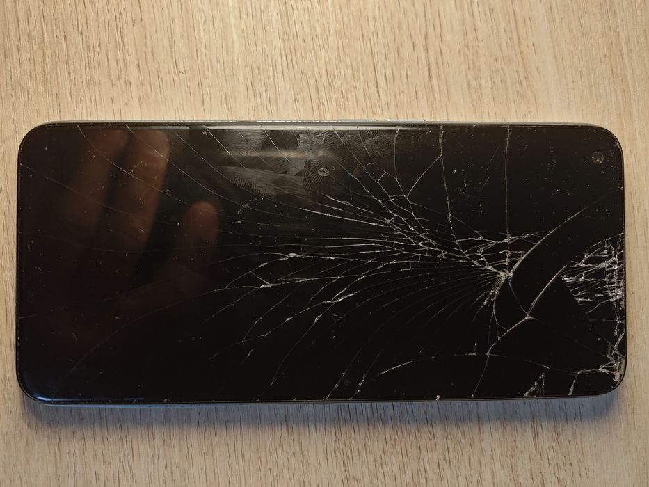 Realme 9 Pro 5G pobity ekran