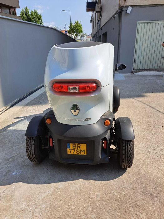 Carro eléctrico desportivo