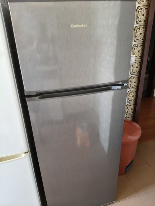 Frigorífico de 2 portas com congelador Confortec