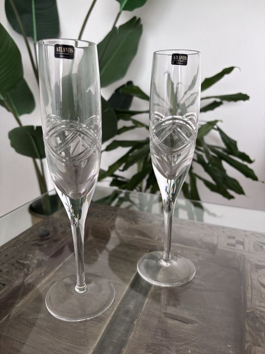 Crystal Flutes - Atlantis438555125598146561