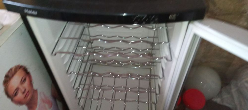 Продам барний холодильник