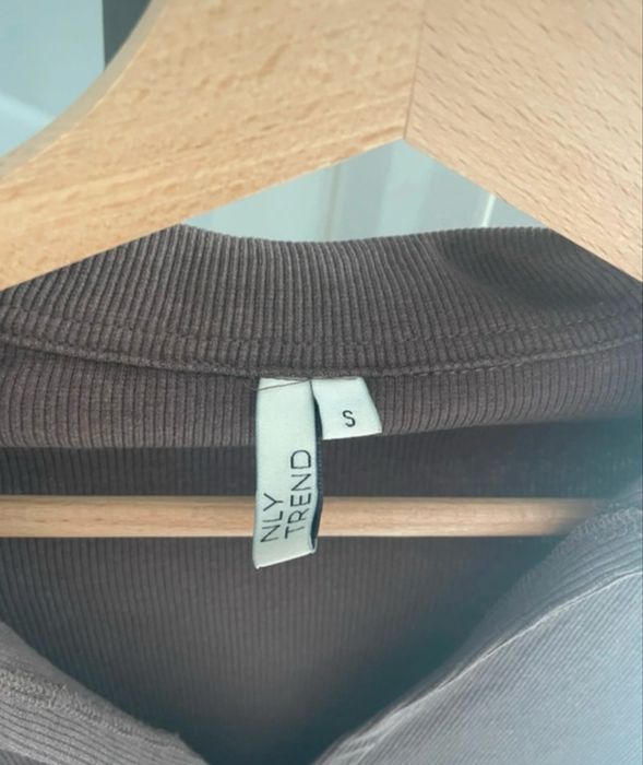Long sleeve w modnym czekoladowym kolorze