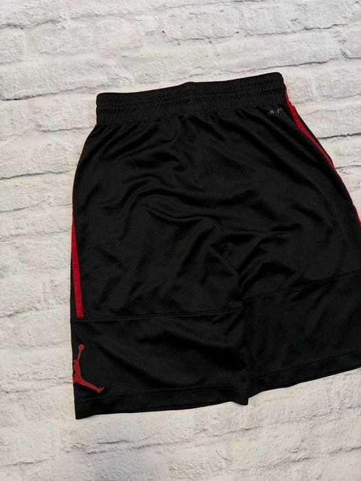 Czerwono-czarne spodenki sportowe Air Jordan S