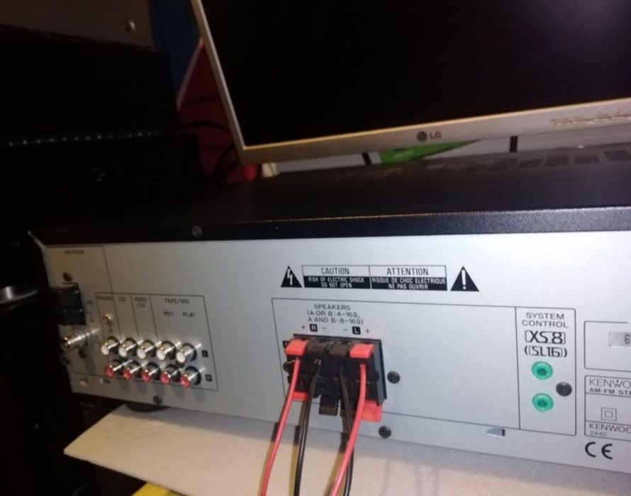 Amplificador Kenwood com rádio RDS