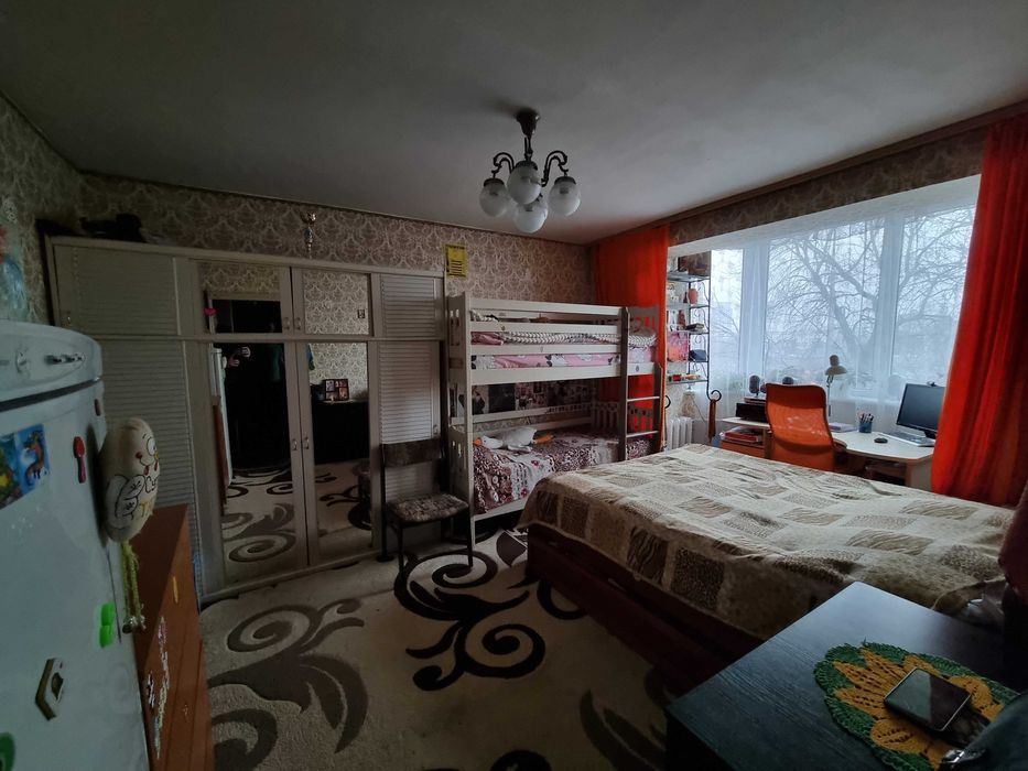 1-кімнатна квартира неподалік від центру, вул. Кривалівська, 37