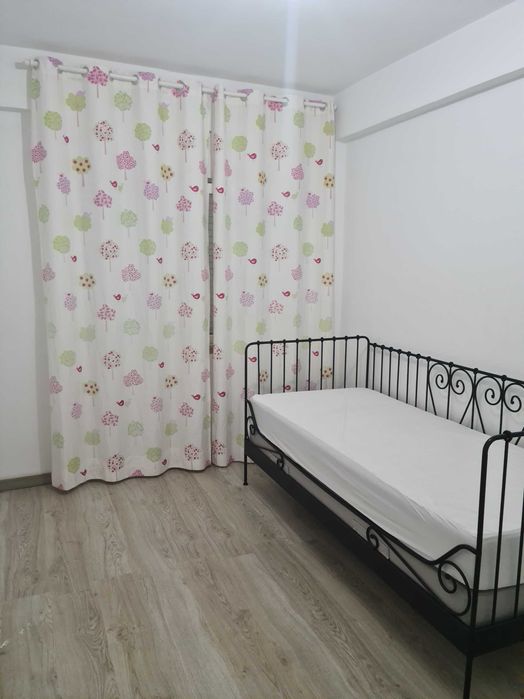 Aluga-se quarto.