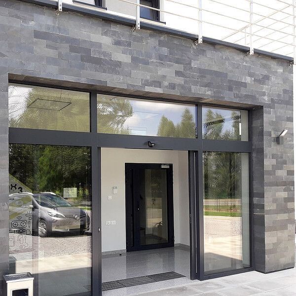 Czarny Łupek Black Slate Elewacja Panel Elewacyjny 30x10 fasada kamień czarna płytka elewacyjna duży wybór podmurówka