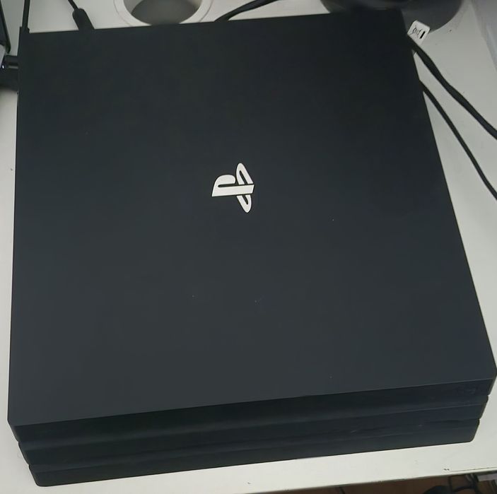 Vendo PS4 praticamente novo