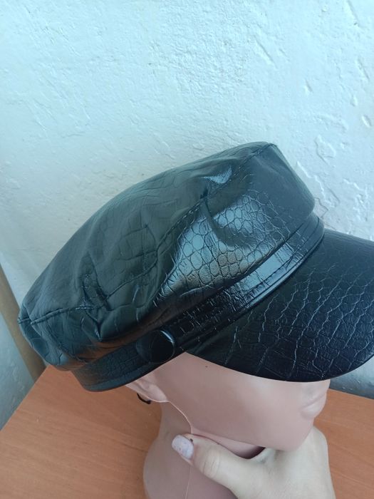 Продаю!Кепку женскую кожаную