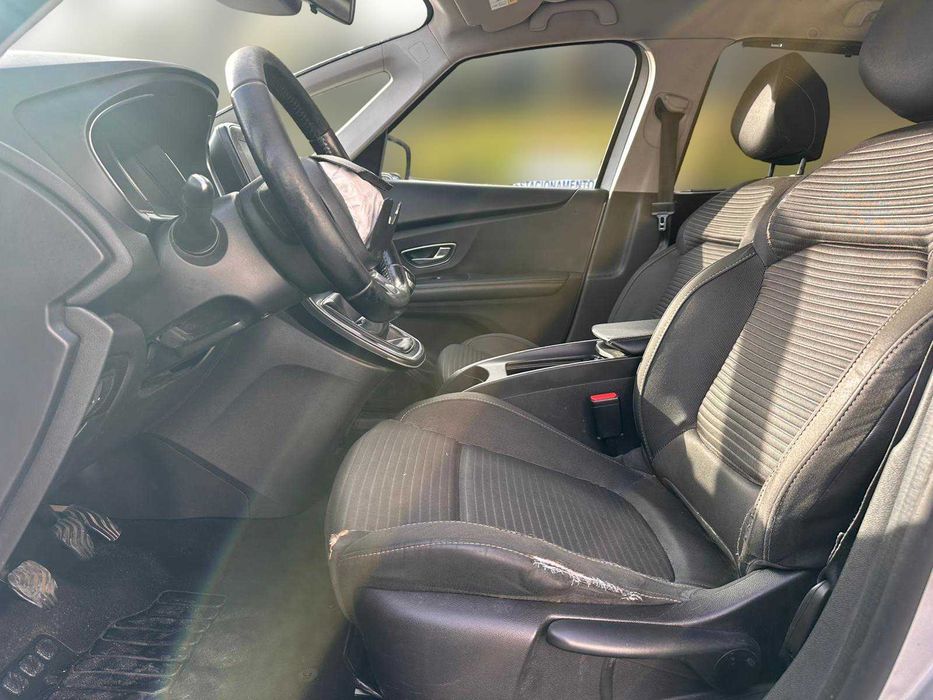 Renault Grand Scenic 1.6 DCI 130cv 7 Lug de 2018 Salvado