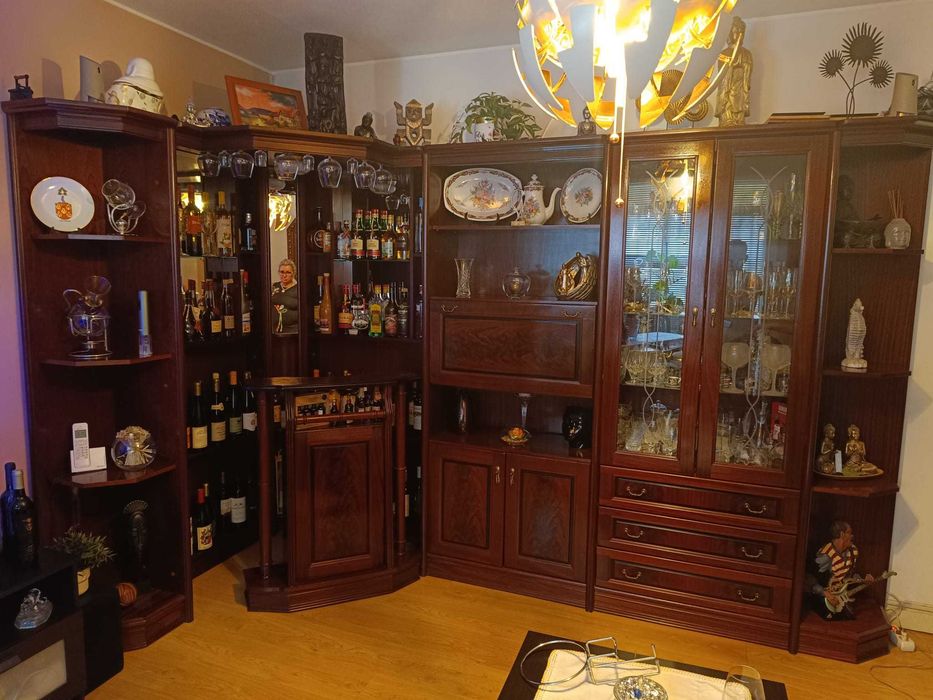Movel de sala com bar mesa e seis cadeiras estofadas de novo