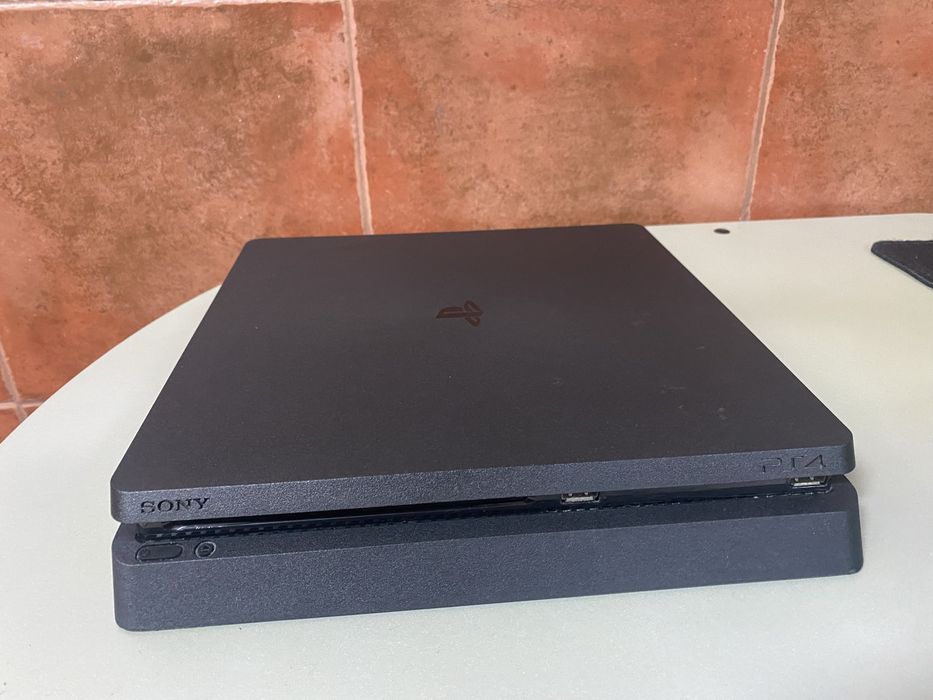 Playstation 4 sem caixa em boas condições.