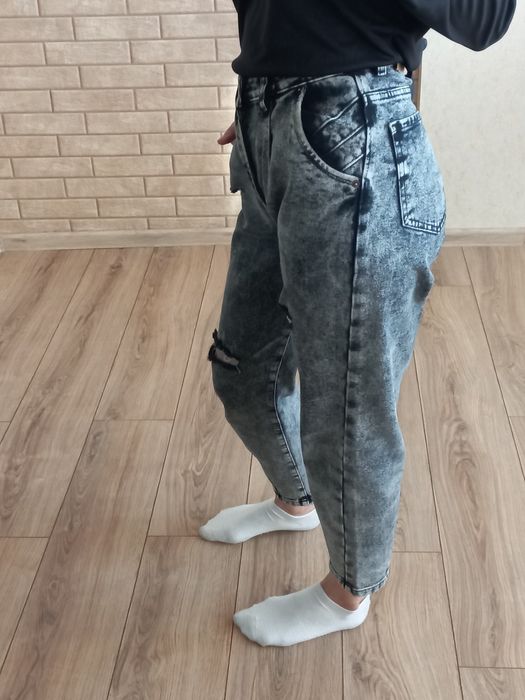 Джинси МОМ. Сірі