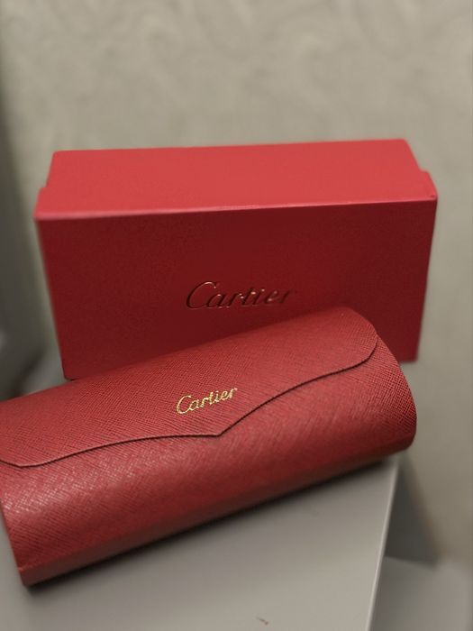 Окуляри з красними деревʼяними дужками