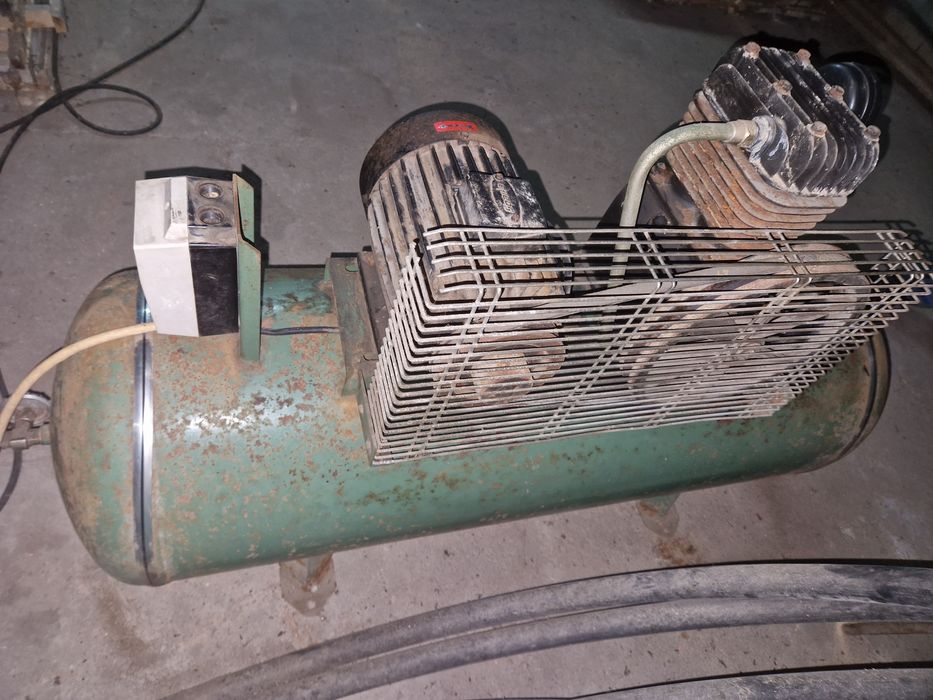 Compressor trifásico