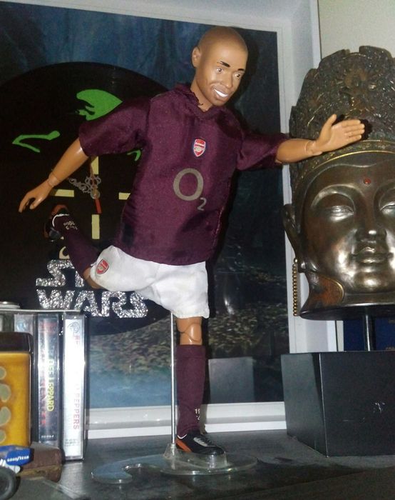 Thierry Henry - modelo totalmente articulado