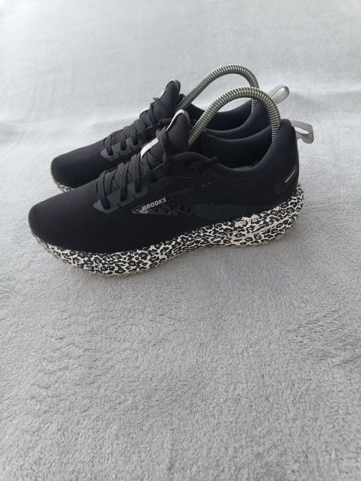 Женские кроссовки Brooks р40-40.5
