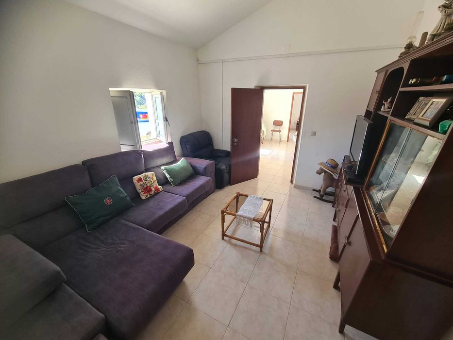 Arrenda-se casa de campo mobilada, situada em Resdochão, perto de São Marcos da Serra, no Algarve