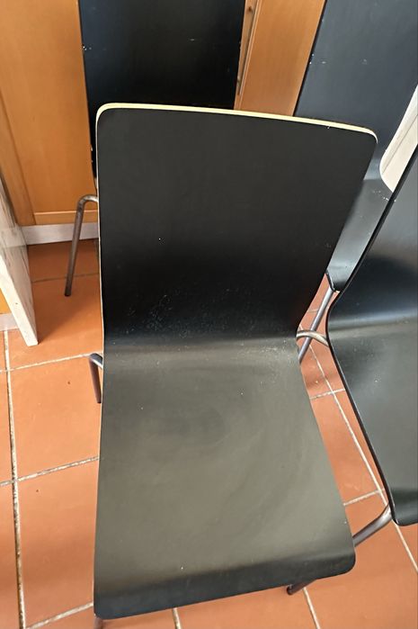 Cadeiras pretas, para sala/cozinha