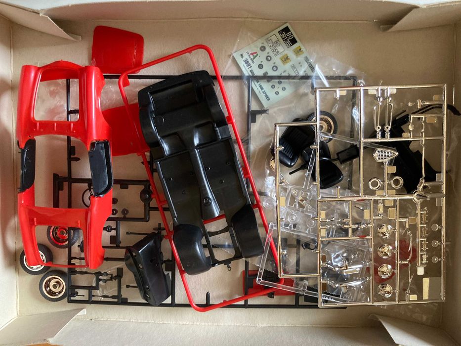 Kit modelo Alfa Romeo Giulietta Spider  escala 1:24 Antigo Novo