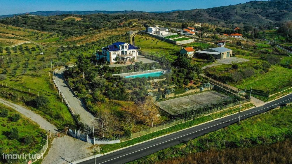 Moradia T8 para venda