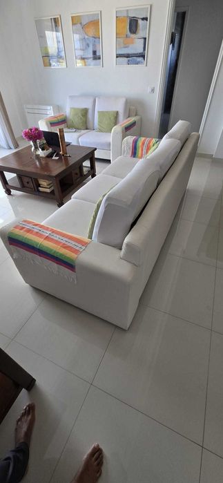 Todos os móveis em bom estado e ótimos preços.