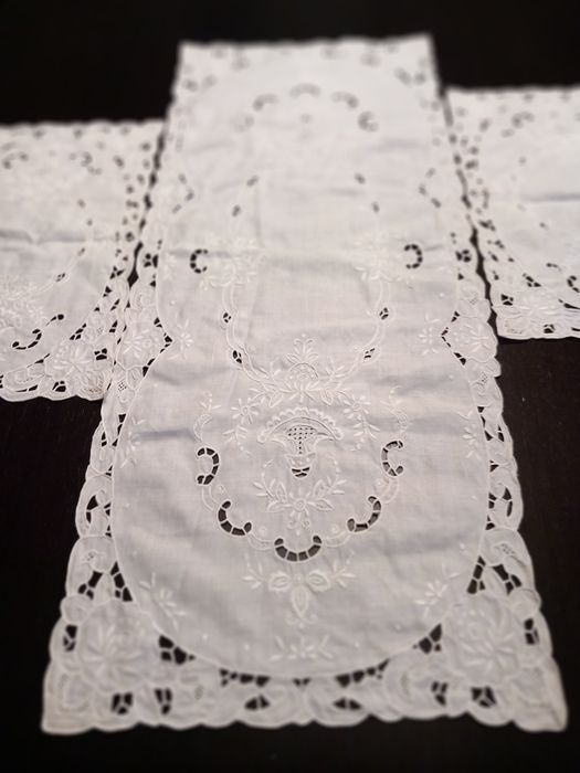 Congunto de 3 naperons  brancos de linho