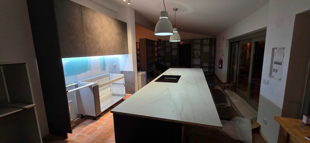 Bancadas à Medida no Algarve | Cozinha e Exterior | Instalação Rápida