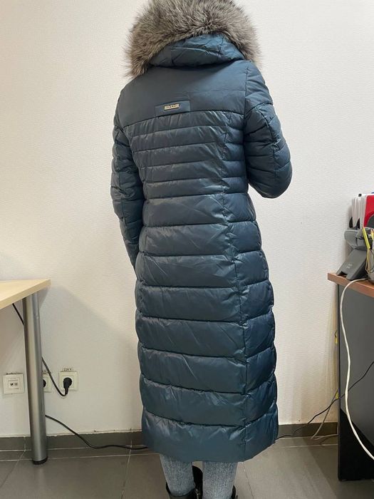 Зимовий пуховик жіночий