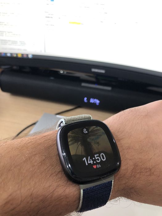 Relógio Inteligente Fitbit Versa 3 (bracelete extra, película de ecrã)