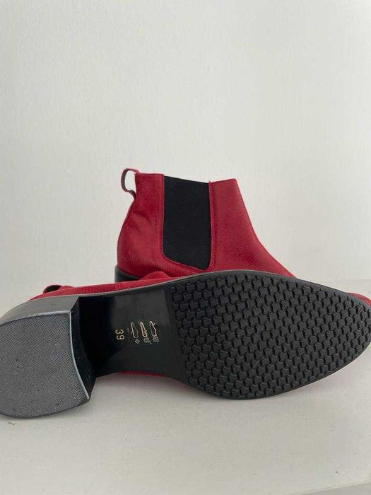 Sztyblety damskie czerwone.