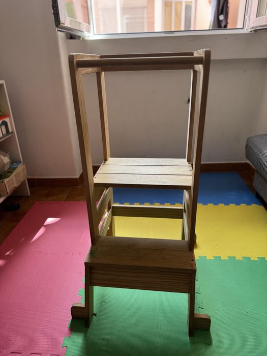 banco observatório montessori em madeira pinho