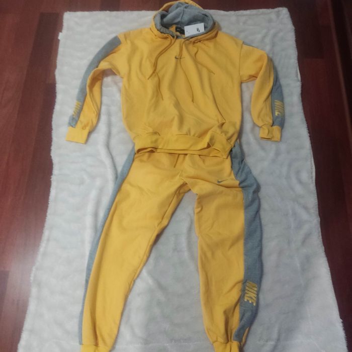 Fato de treino variados