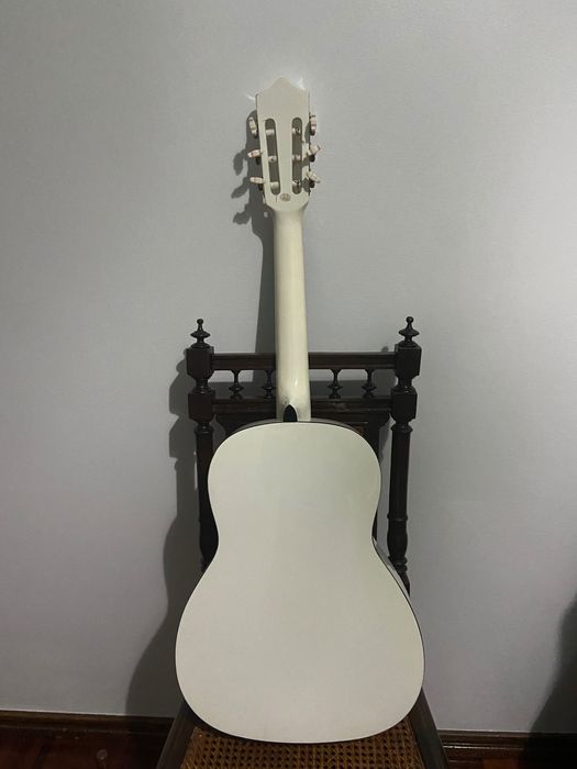 Guitarra clássica pequena  branca