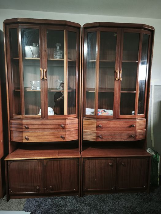 Cristaleiras em madeira ( 120 euros as 2 )