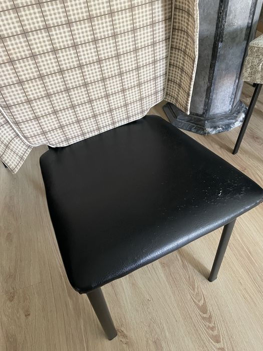 Mesa tampo de vidro e pe em pedra + 6 cadeiras