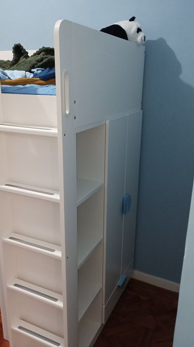 Cama infantil com secretária