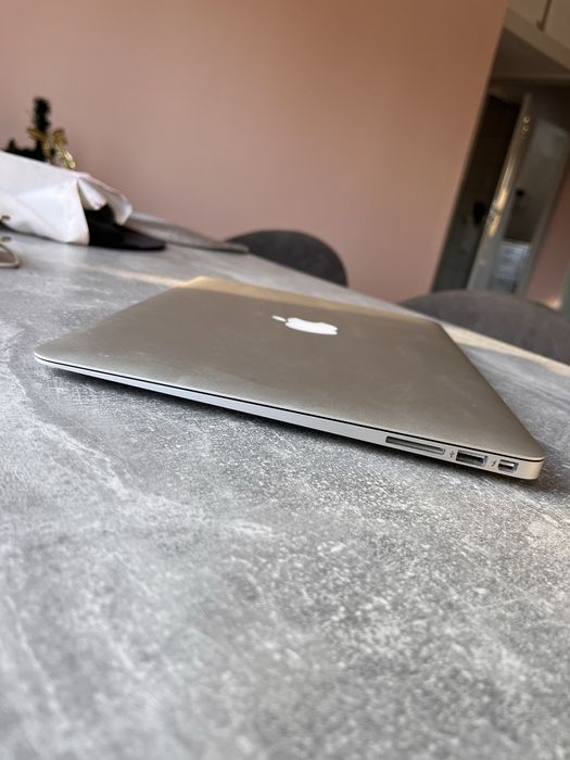 MacBook Air 13″ (2017, model MacBookAir7,2