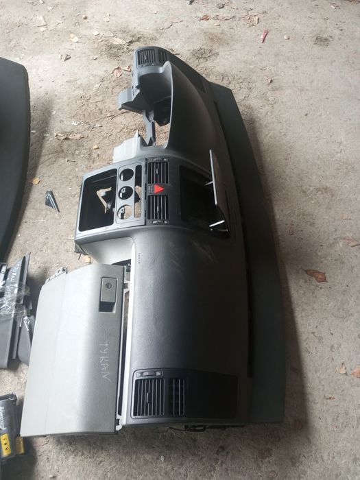 Розбірка Передня панель до Volkswagen Turan