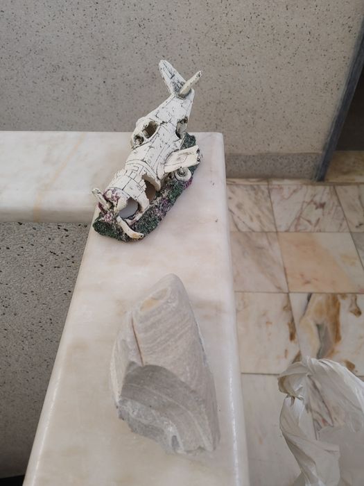 Avião e rocha para aquário