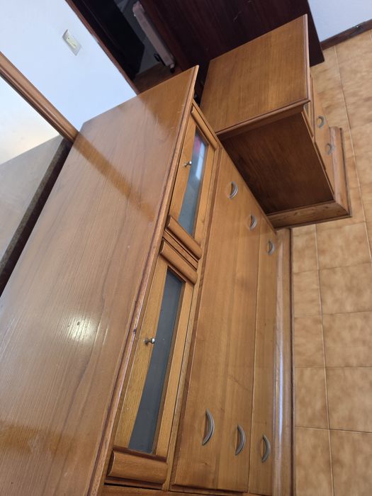 Comoda com espelho mais 2 mesinhas de cabeceira