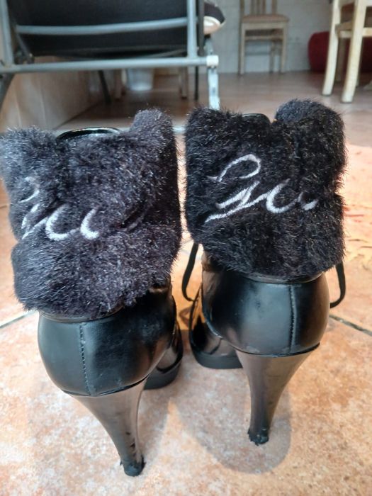 Botins pretos Guess
