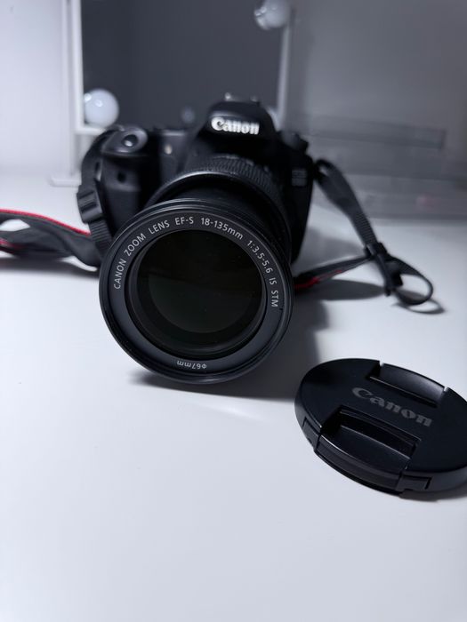 Canon EOS 60D + Lente 18-135mm IS STM, Bolsa e Bateria Extra