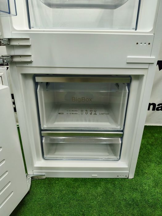 Вбудований двокамерний холодильник Neff Siemens hyperFresh plus, Germany, A+++